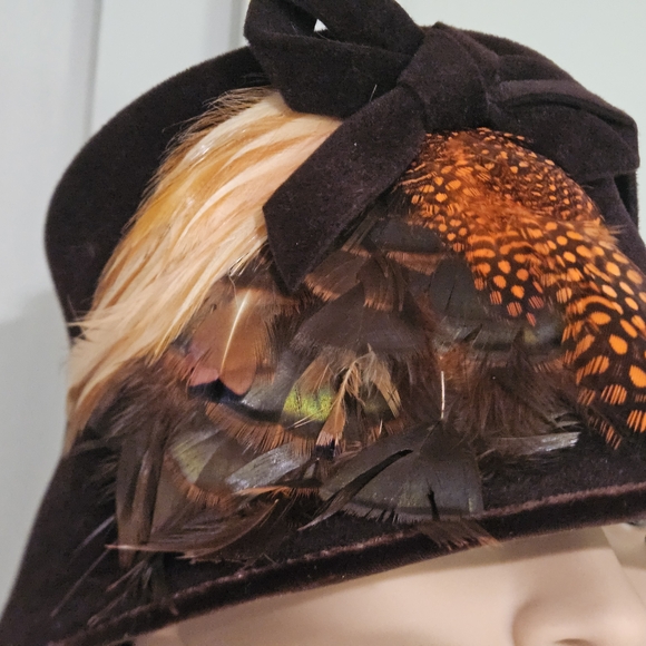 Vintage Lazurus Feather Velvet Cloche Hat — Made in Italy - Picture 7 of 16